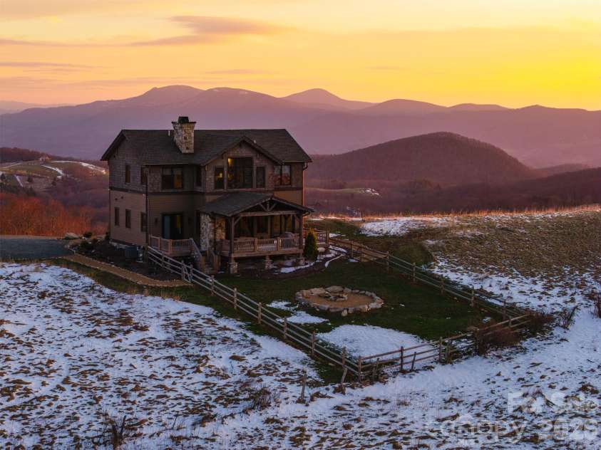 352 Great Sky Drive, Banner Elk, NC 28604.  MLS# CAR4357717, YatesRealty ID 11602. 