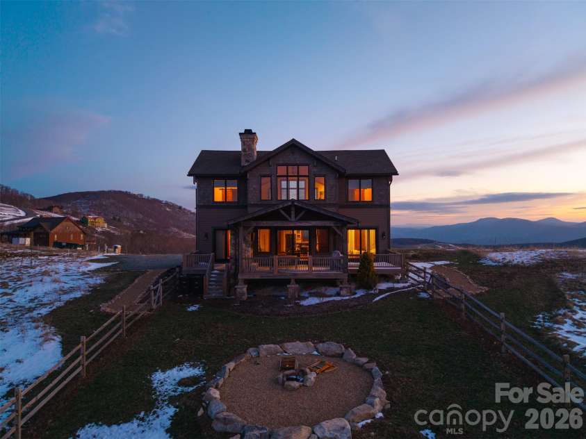 352 Great Sky Drive, Banner Elk, NC 28604.  MLS# CAR4357717, YatesRealty ID 11602. 