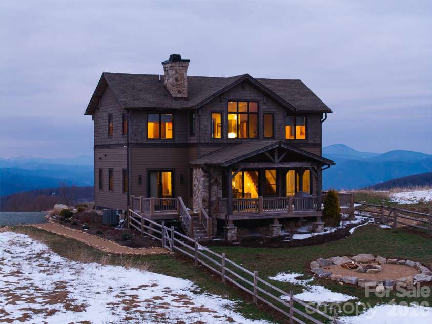 352 Great Sky Drive, Banner Elk, NC 28604.  MLS# CAR4357717, YatesRealty ID 11602. 