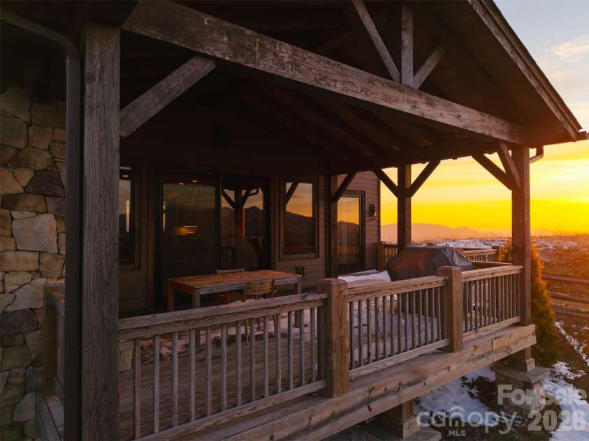 352 Great Sky Drive, Banner Elk, NC 28604.  MLS# CAR4357717, YatesRealty ID 11602. 