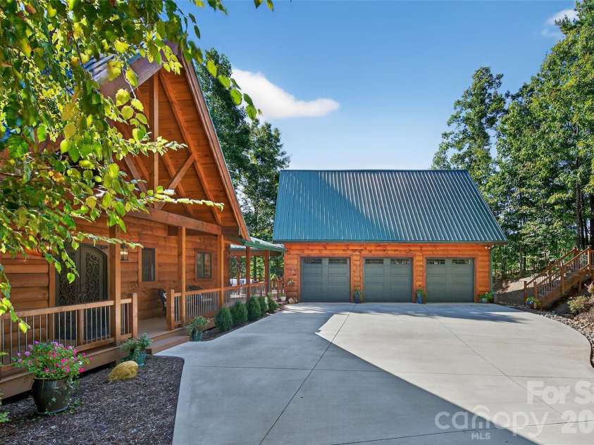 61 Majestic Path, Nebo, NC 28761.  MLS# CAR4357371, YatesRealty ID 11603. 