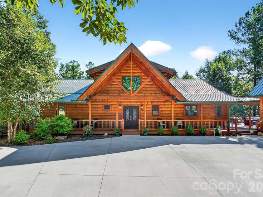 61 Majestic Path, Nebo, NC 28761.  MLS# CAR4357371, YatesRealty ID 11603. 