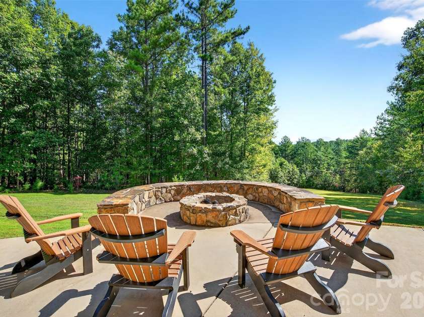 61 Majestic Path, Nebo, NC 28761.  MLS# CAR4357371, YatesRealty ID 11603. 