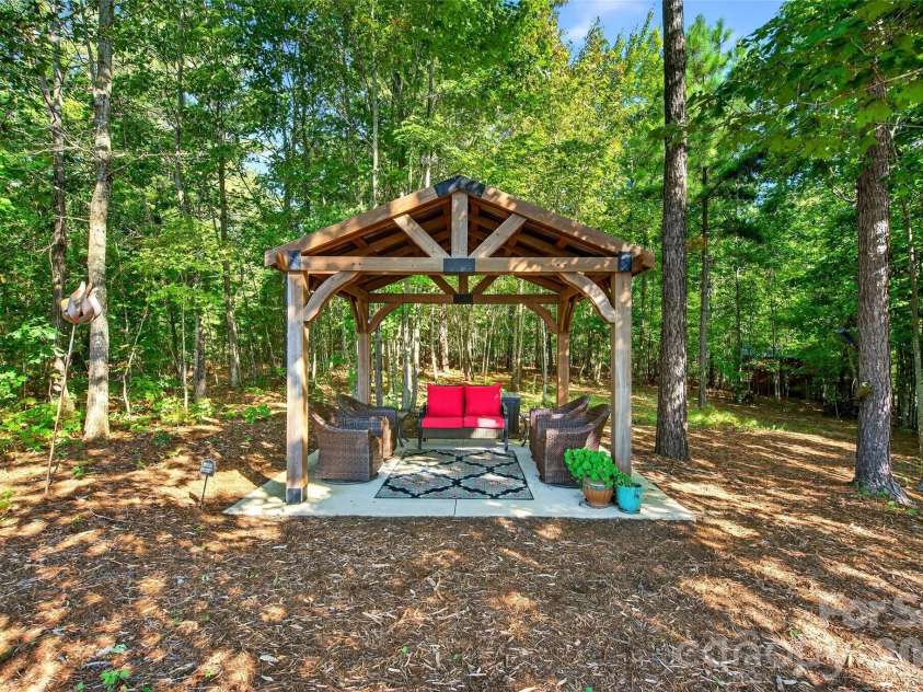 61 Majestic Path, Nebo, NC 28761.  MLS# CAR4357371, YatesRealty ID 11603. 