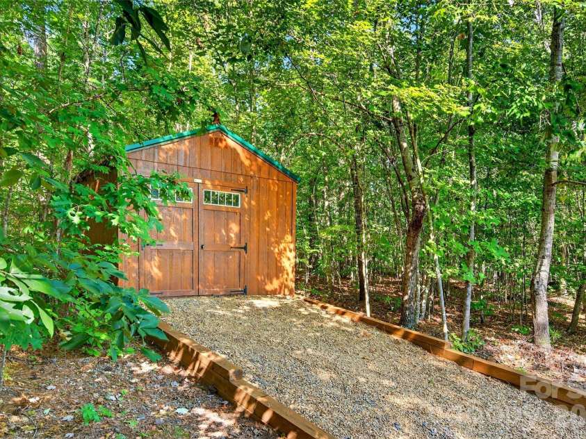 61 Majestic Path, Nebo, NC 28761.  MLS# CAR4357371, YatesRealty ID 11603. 