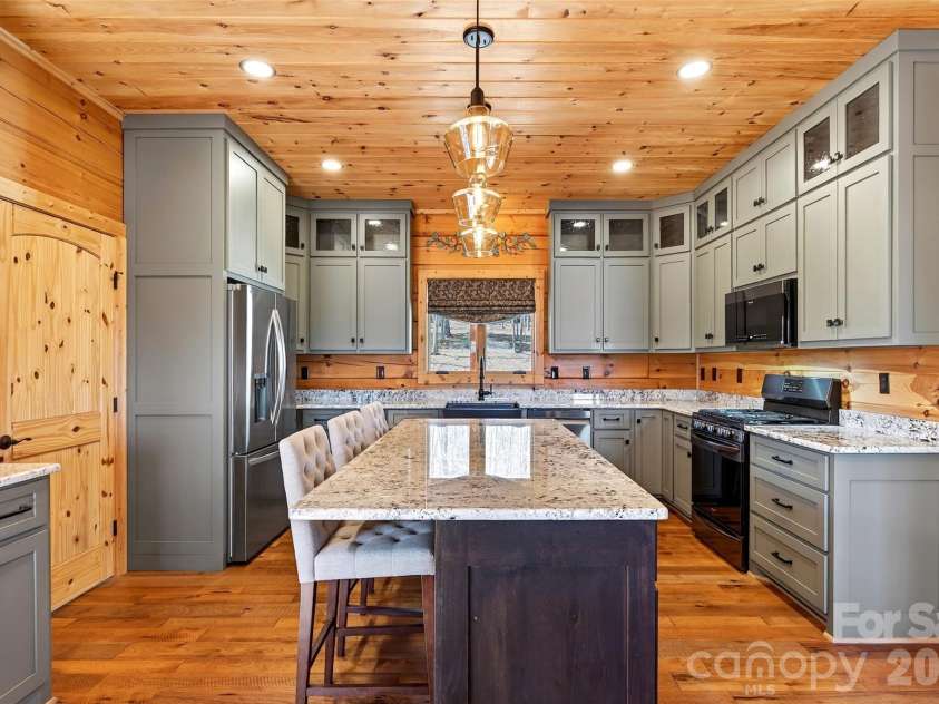 61 Majestic Path, Nebo, NC 28761.  MLS# CAR4357371, YatesRealty ID 11603. 