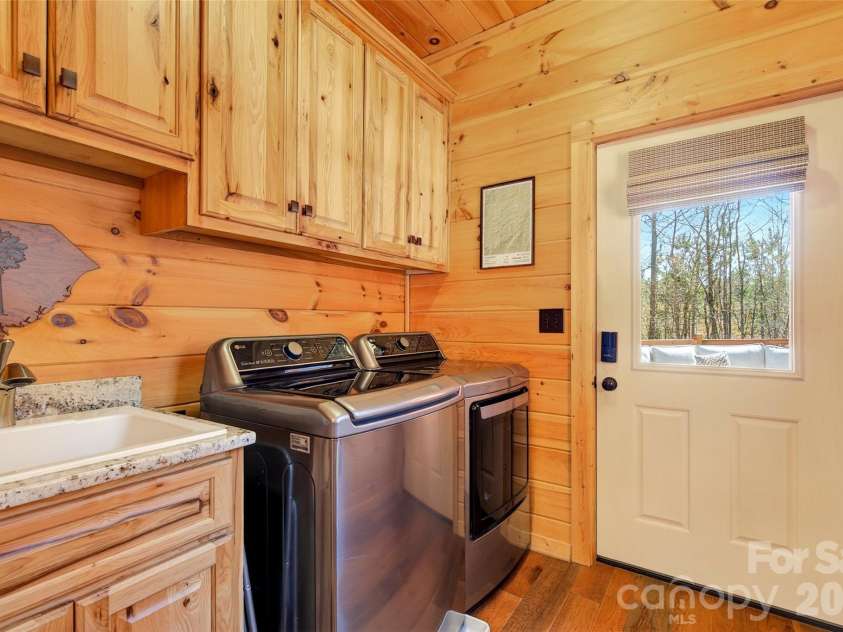 61 Majestic Path, Nebo, NC 28761.  MLS# CAR4357371, YatesRealty ID 11603. 