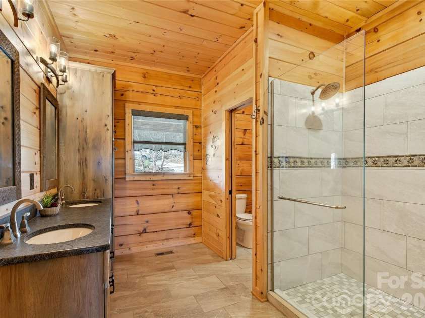 61 Majestic Path, Nebo, NC 28761.  MLS# CAR4357371, YatesRealty ID 11603. 