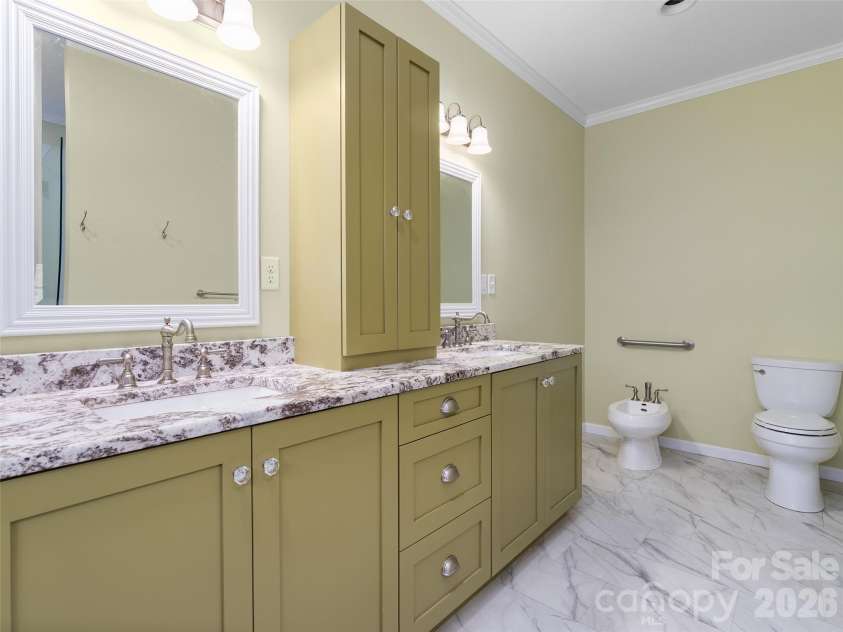 33 Freedom Drive, Waynesville, NC 28786.  MLS# CAR4359013, YatesRealty ID 11604. 
