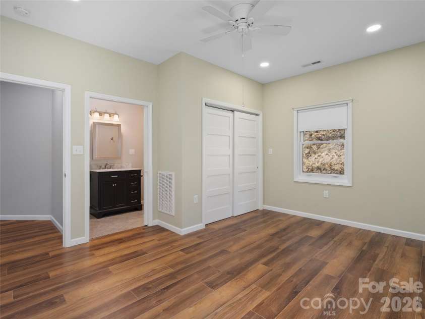 33 Freedom Drive, Waynesville, NC 28786.  MLS# CAR4359013, YatesRealty ID 11604. 
