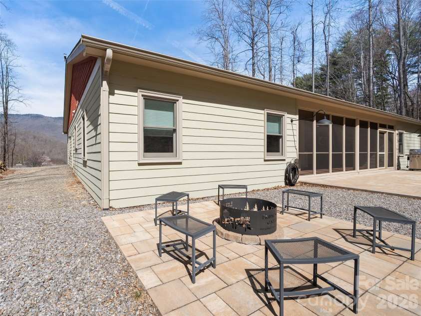 33 Freedom Drive, Waynesville, NC 28786.  MLS# CAR4359013, YatesRealty ID 11604. 