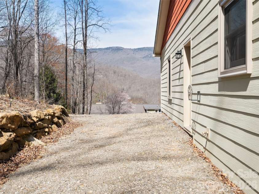 33 Freedom Drive, Waynesville, NC 28786.  MLS# CAR4359013, YatesRealty ID 11604. 