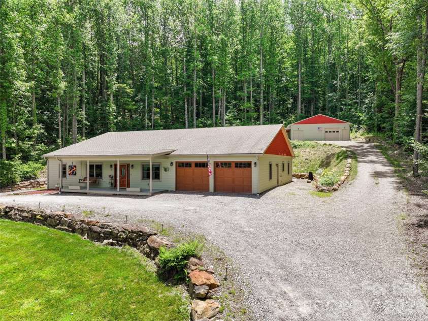 33 Freedom Drive, Waynesville, NC 28786.  MLS# CAR4359013, YatesRealty ID 11604. 