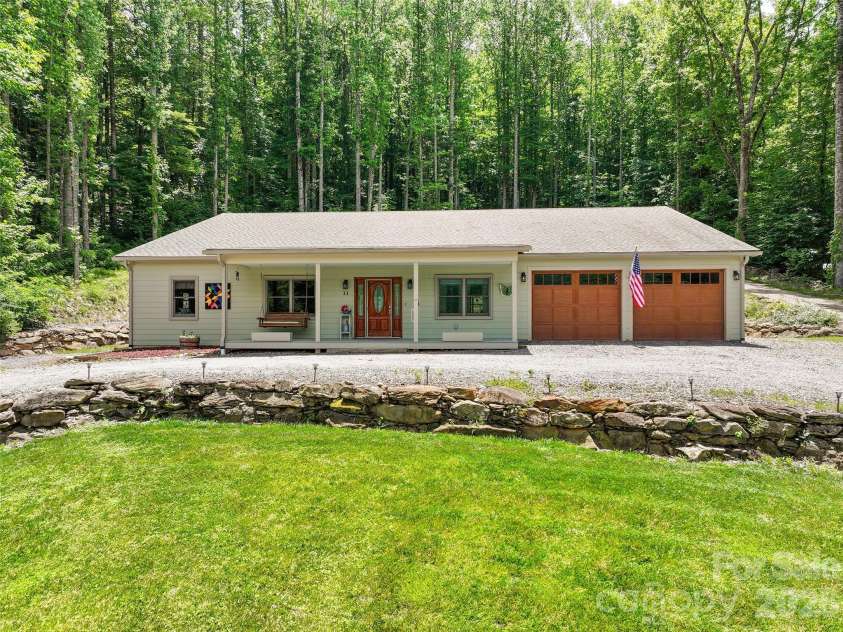 33 Freedom Drive, Waynesville, NC 28786.  MLS# CAR4359013, YatesRealty ID 11604. 