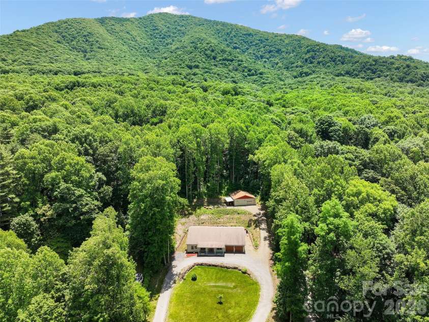 33 Freedom Drive, Waynesville, NC 28786.  MLS# CAR4359013, YatesRealty ID 11604. 