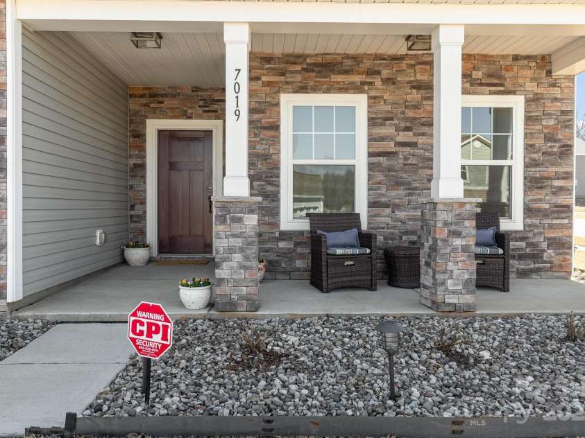 7019 Lenton Road, Charlotte, NC 28215.  MLS# CAR4220117, YatesRealty ID 11605. 