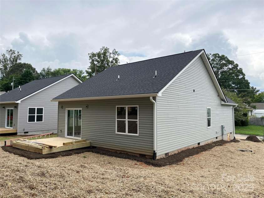 31 White Avenue, Asheville, NC 28803.  MLS# CAR4253331, YatesRealty ID 11606. 