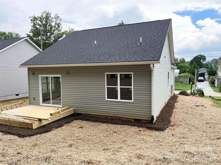 31 White Avenue, Asheville, NC 28803.  MLS# CAR4253331, YatesRealty ID 11606. 