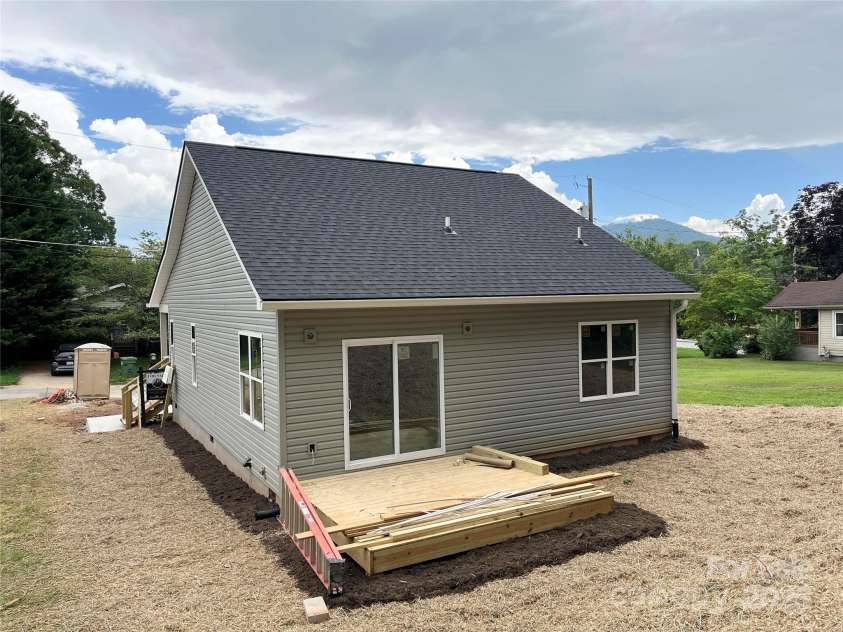 31 White Avenue, Asheville, NC 28803.  MLS# CAR4253331, YatesRealty ID 11606. 