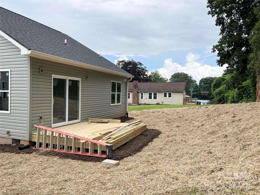 31 White Avenue, Asheville, NC 28803.  MLS# CAR4253331, YatesRealty ID 11606. 