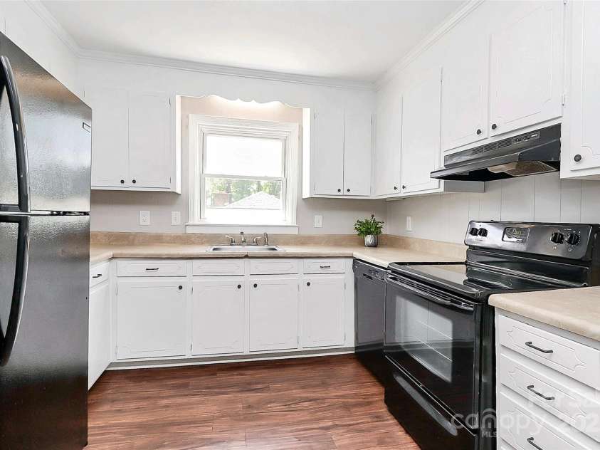6517 Paleface Place, Charlotte, NC 28214.  MLS# CAR4255307, YatesRealty ID 11607. 