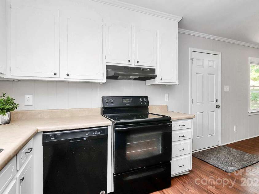 6517 Paleface Place, Charlotte, NC 28214.  MLS# CAR4255307, YatesRealty ID 11607. 