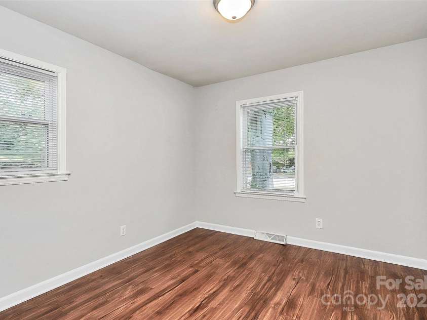6517 Paleface Place, Charlotte, NC 28214.  MLS# CAR4255307, YatesRealty ID 11607. 