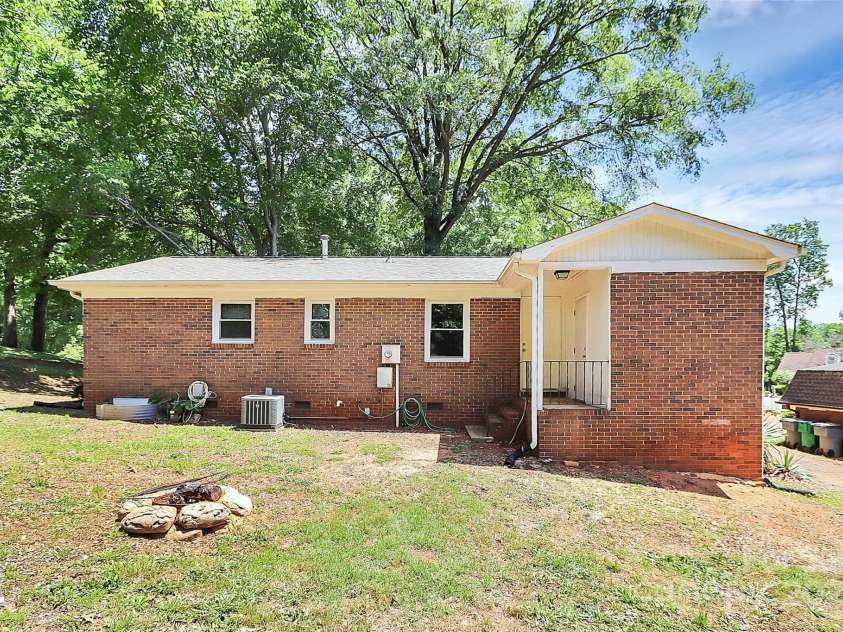 6517 Paleface Place, Charlotte, NC 28214.  MLS# CAR4255307, YatesRealty ID 11607. 