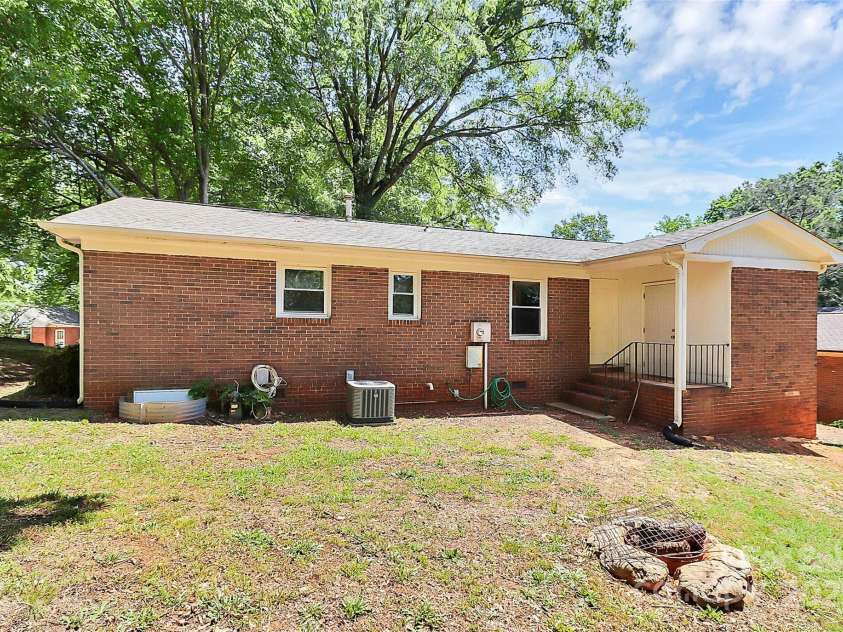 6517 Paleface Place, Charlotte, NC 28214.  MLS# CAR4255307, YatesRealty ID 11607. 