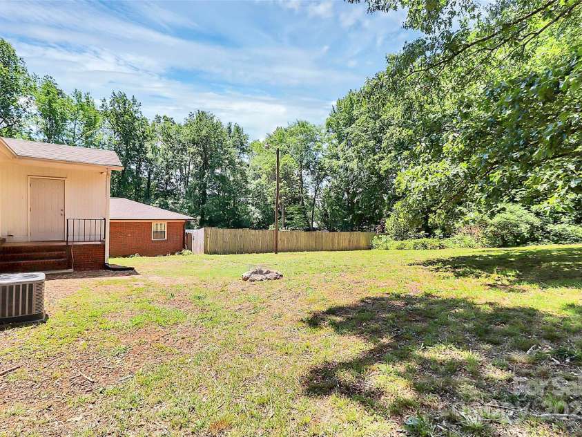 6517 Paleface Place, Charlotte, NC 28214.  MLS# CAR4255307, YatesRealty ID 11607. 