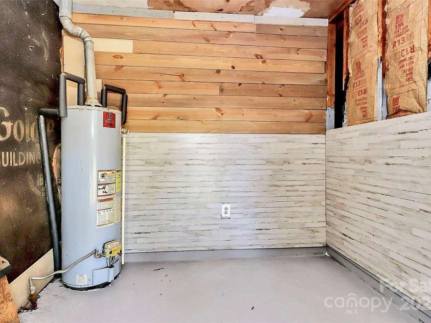 6517 Paleface Place, Charlotte, NC 28214.  MLS# CAR4255307, YatesRealty ID 11607. 