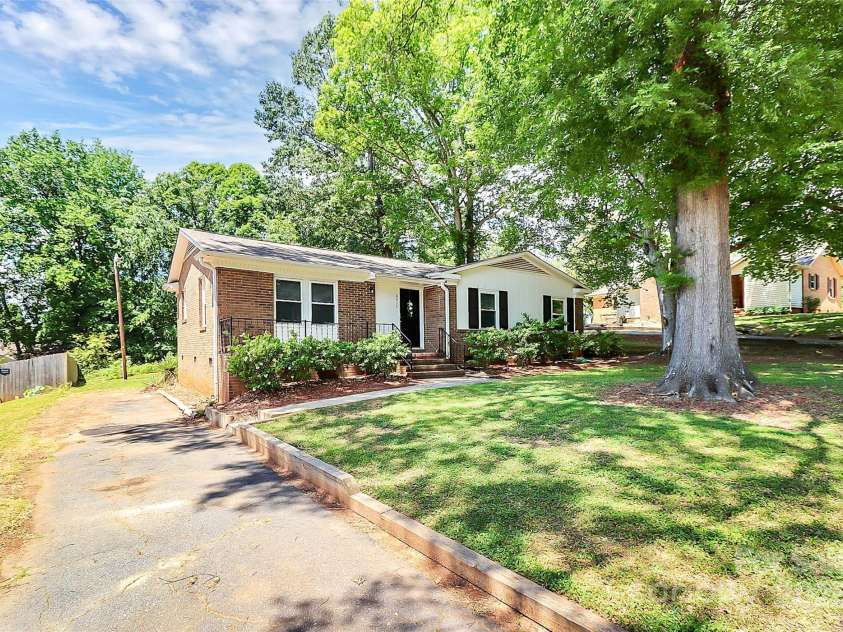6517 Paleface Place, Charlotte, NC 28214.  MLS# CAR4255307, YatesRealty ID 11607. 