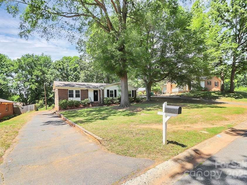 6517 Paleface Place, Charlotte, NC 28214.  MLS# CAR4255307, YatesRealty ID 11607. 