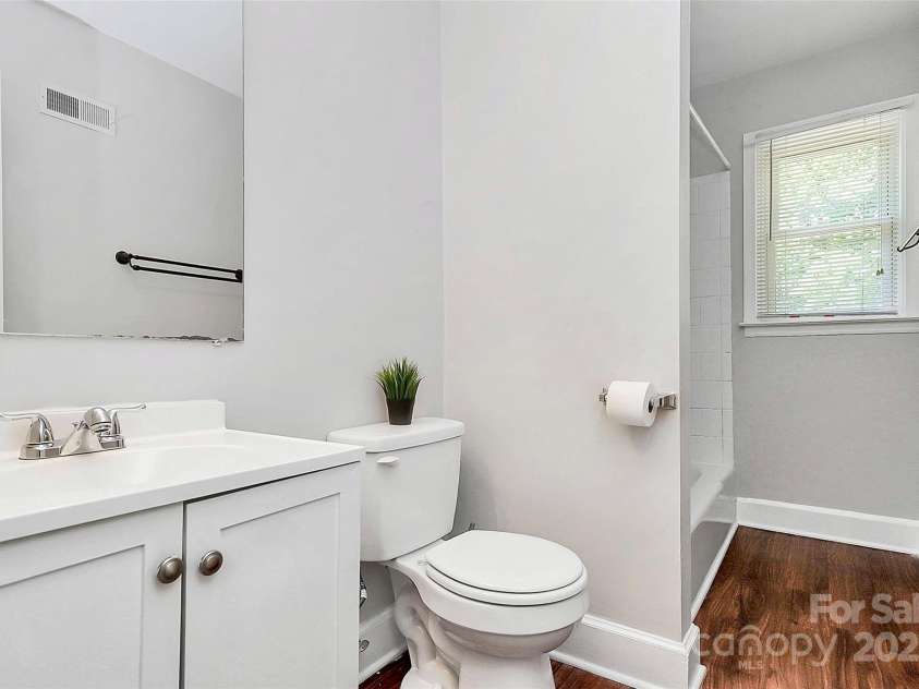6517 Paleface Place, Charlotte, NC 28214.  MLS# CAR4255307, YatesRealty ID 11607. Hallway full bath