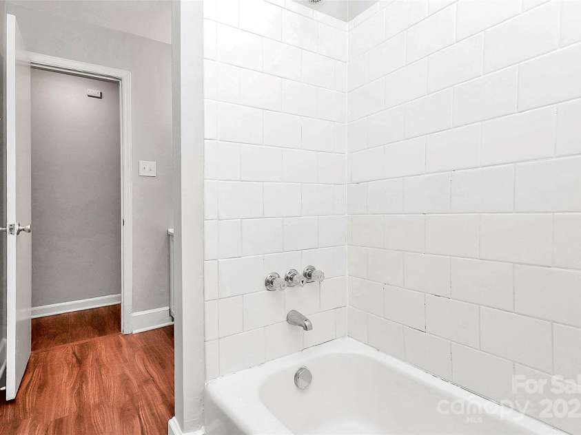 6517 Paleface Place, Charlotte, NC 28214.  MLS# CAR4255307, YatesRealty ID 11607. Hallway full bath