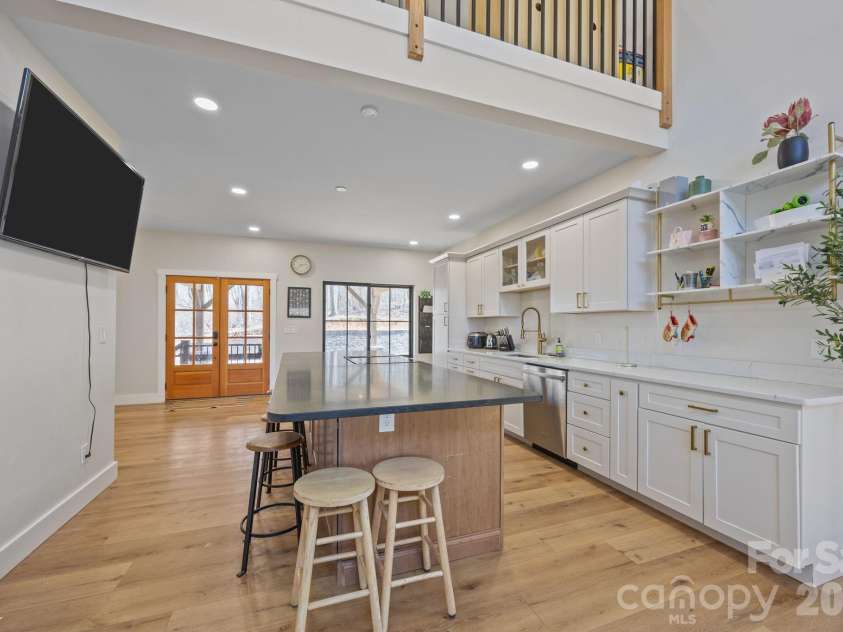 215 Ridgeway Road, Candler, NC 28715.  MLS# CAR4359649, YatesRealty ID 11608. 