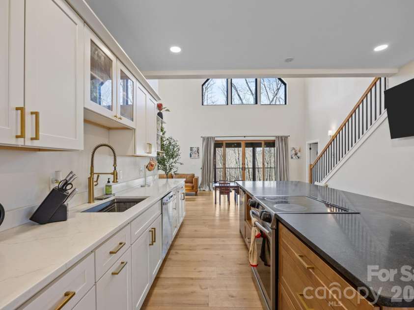 215 Ridgeway Road, Candler, NC 28715.  MLS# CAR4359649, YatesRealty ID 11608. 