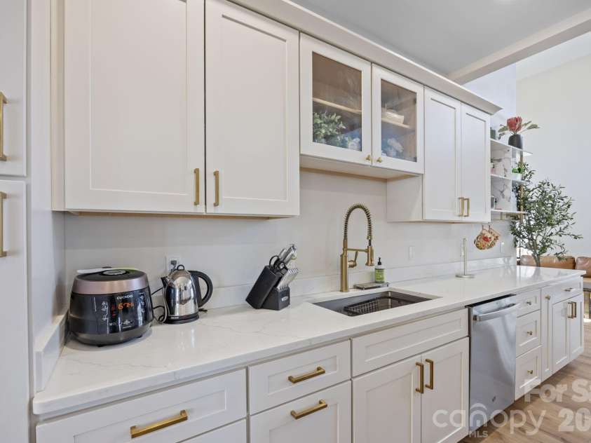 215 Ridgeway Road, Candler, NC 28715.  MLS# CAR4359649, YatesRealty ID 11608. 