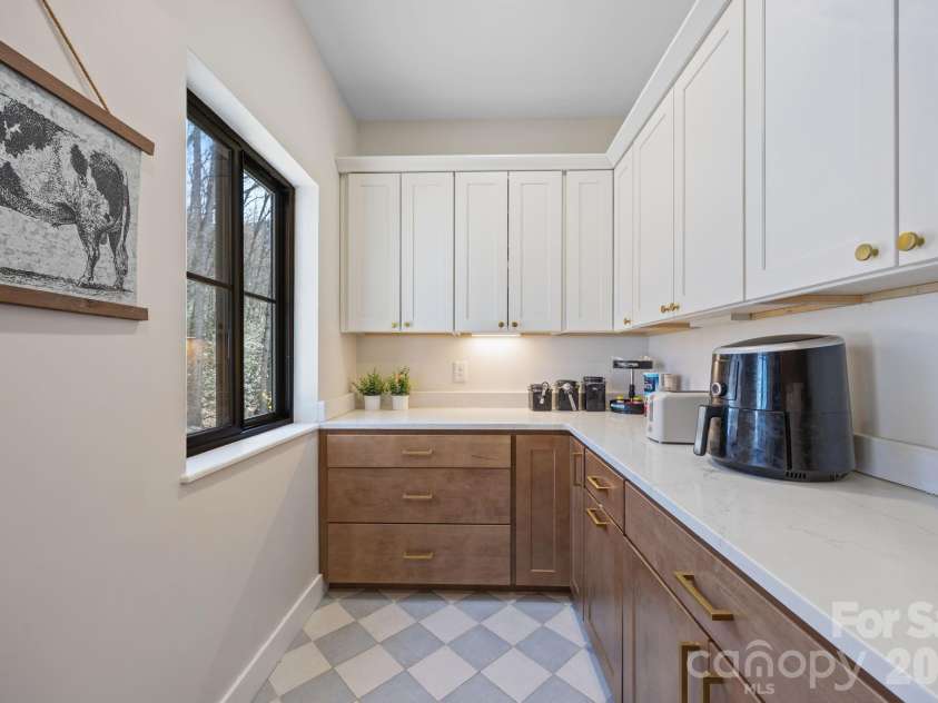 215 Ridgeway Road, Candler, NC 28715.  MLS# CAR4359649, YatesRealty ID 11608. 