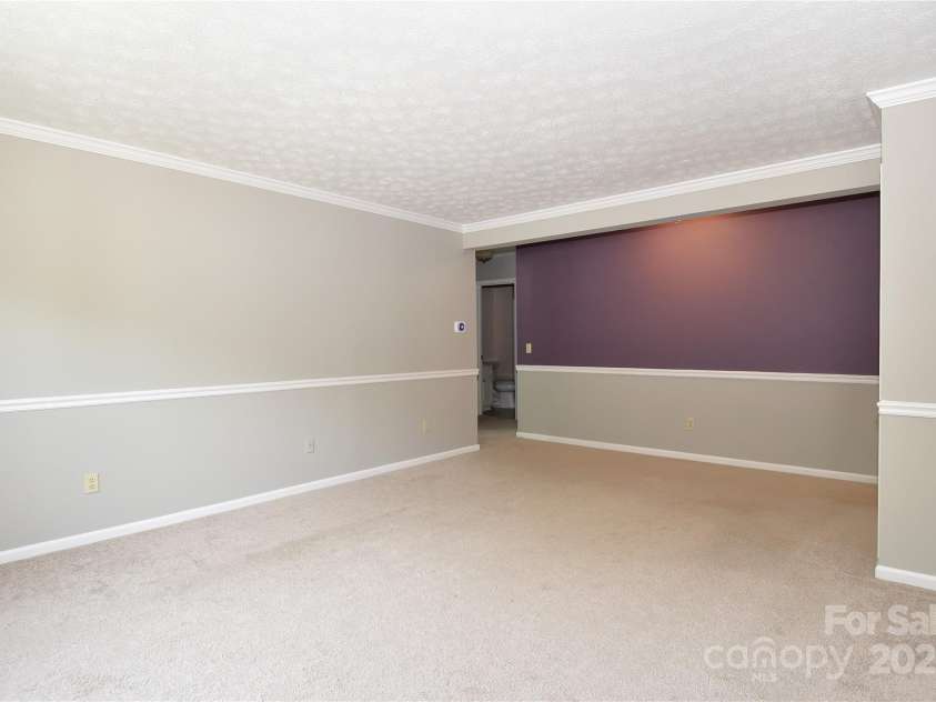 35 Capri Lane, Hendersonville, NC 28791.  MLS# CAR4273760, YatesRealty ID 11608. 