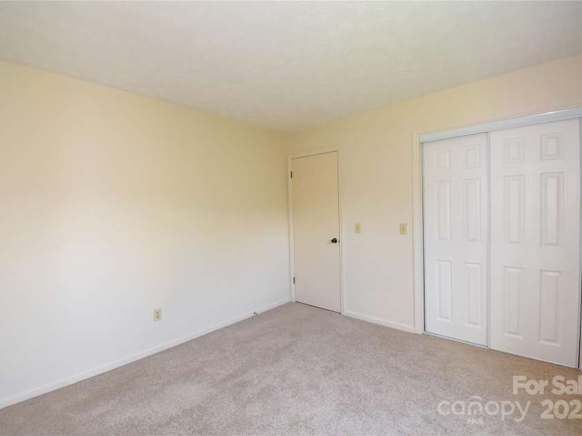 35 Capri Lane, Hendersonville, NC 28791.  MLS# CAR4273760, YatesRealty ID 11608. 