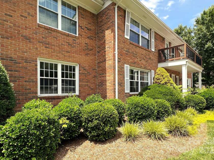 35 Capri Lane, Hendersonville, NC 28791.  MLS# CAR4273760, YatesRealty ID 11608. 