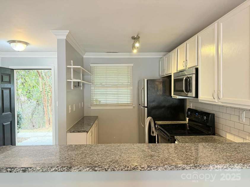 1218 Green Oaks Lane, Charlotte, NC 28205.  MLS# CAR4311508, YatesRealty ID 1161. 