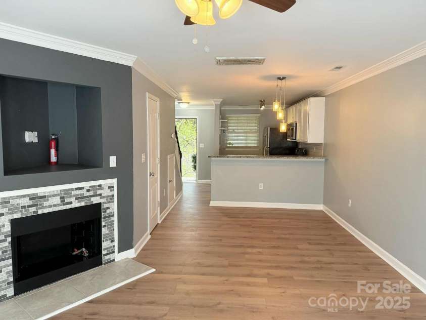 1218 Green Oaks Lane, Charlotte, NC 28205.  MLS# CAR4311508, YatesRealty ID 1161. 