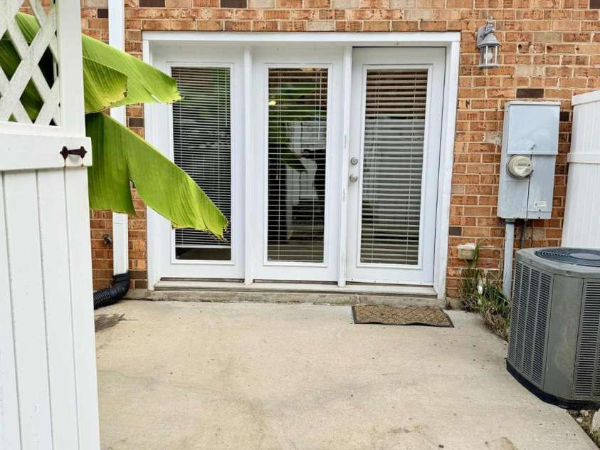 1218 Green Oaks Lane, Charlotte, NC 28205.  MLS# CAR4311508, YatesRealty ID 1161. 