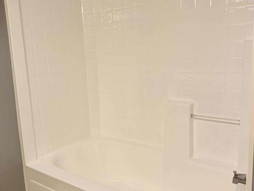 1218 Green Oaks Lane, Charlotte, NC 28205.  MLS# CAR4311508, YatesRealty ID 1161. Bath in Full Bathroom