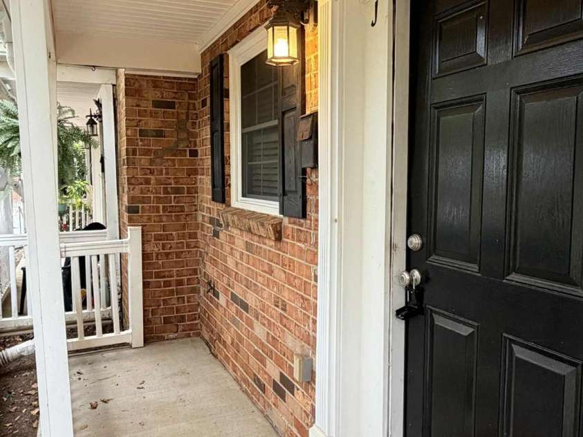 1218 Green Oaks Lane, Charlotte, NC 28205.  MLS# CAR4311508, YatesRealty ID 1161. Front Patio