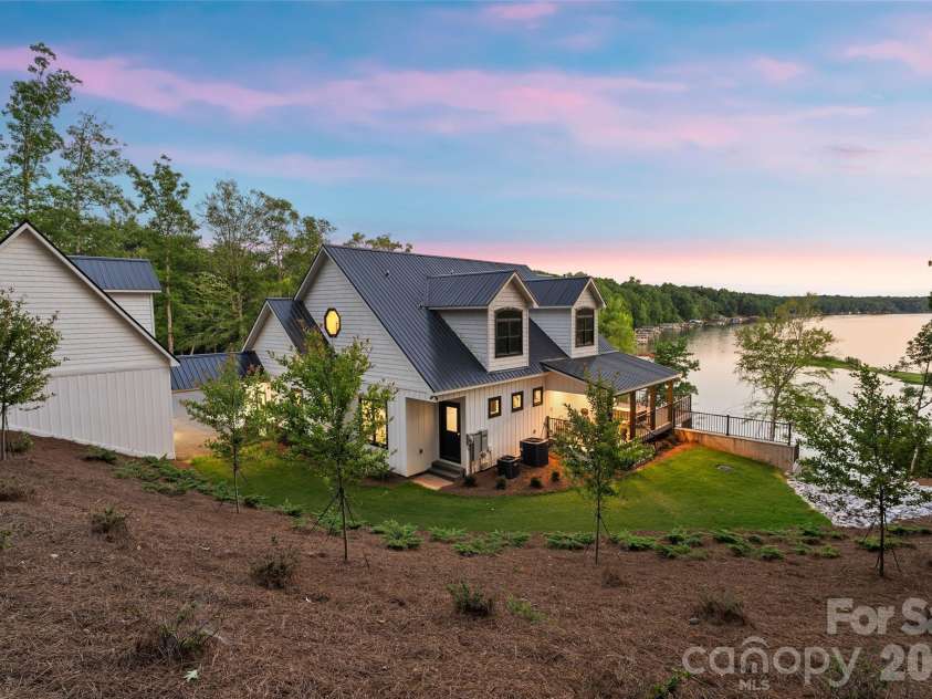 587 Carolina Drive, Troy, NC 27371.  MLS# CAR4396332, YatesRealty ID 11611. 