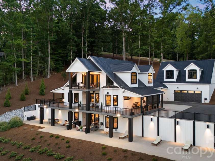 587 Carolina Drive, Troy, NC 27371.  MLS# CAR4396332, YatesRealty ID 11611. 