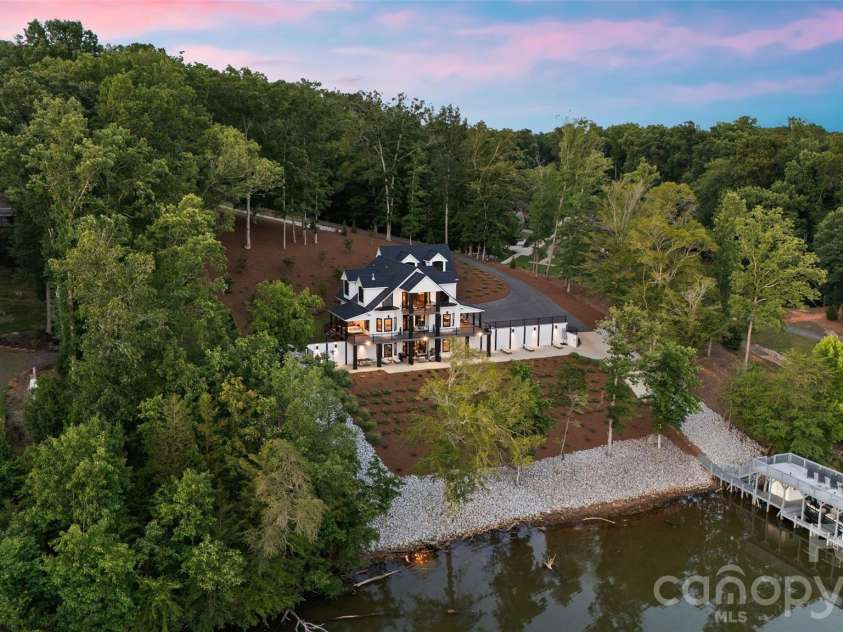 587 Carolina Drive, Troy, NC 27371.  MLS# CAR4396332, YatesRealty ID 11611. 
